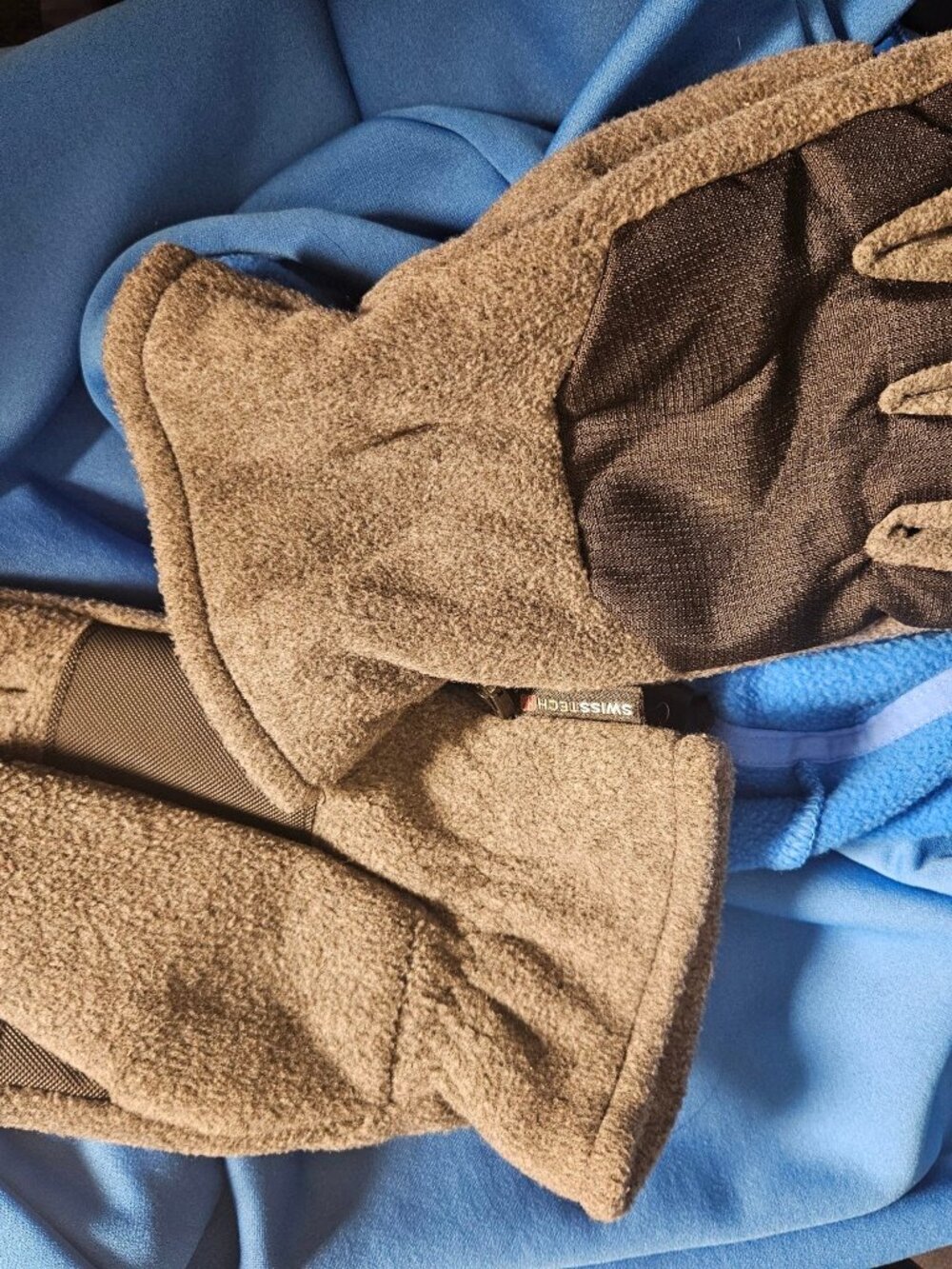 Swiss Tech Fleece Gloves Gray Black Thermal Grip Palm Winter
